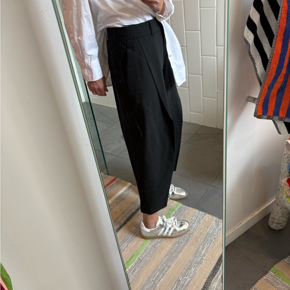 Jil Sander Black Wool/Mohair Cropped Pleated Trousers - Picture 2 of 7